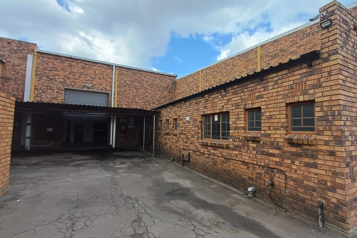 Truly Neat As A Pin Commercial Situated In A Prime Location In Vanderbijlpark. - Photo 5