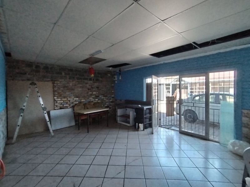 2 Room Commercial Property To-Let In Dalview - Photo 2
