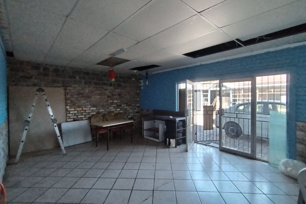 2 Room Commercial Property To-Let In Dalview - Photo 2