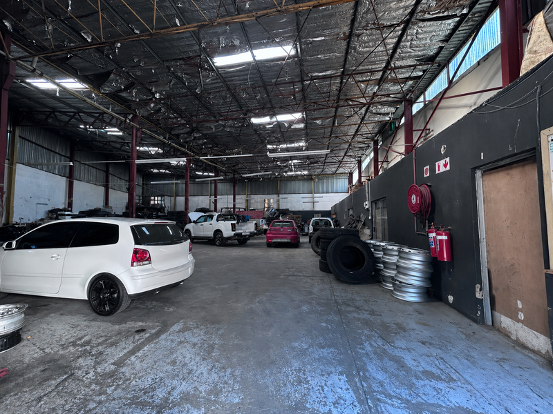 Prime Springfield Park Industrial Investment with Secure Income Potential - Photo 3