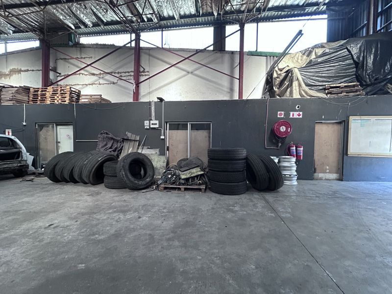 Prime Springfield Park Industrial Investment with Secure Income Potential - Photo 4