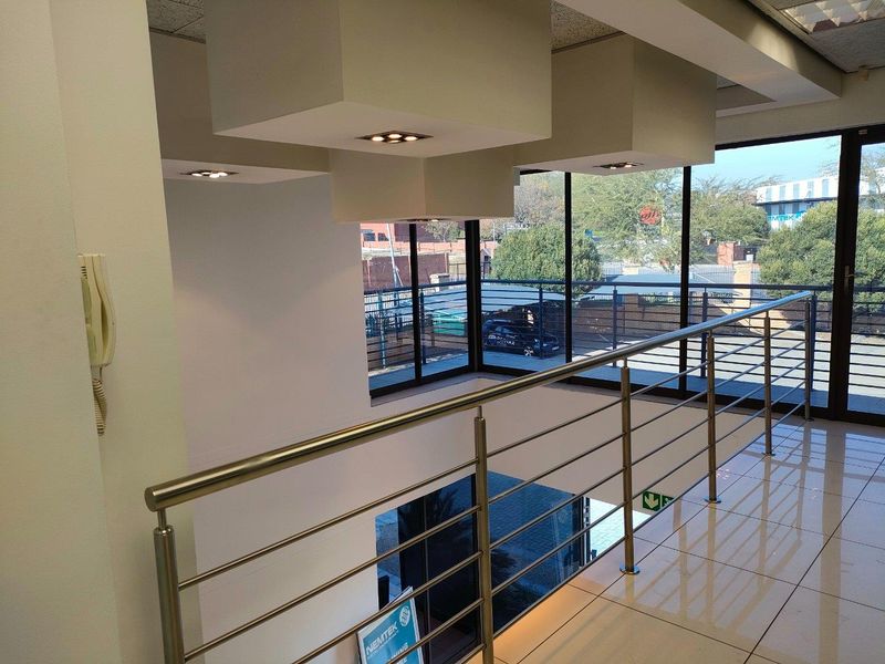 2424m2 A grade warehouse - TO LET - Photo 8