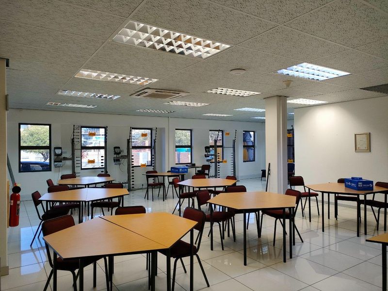 2424m2 A grade warehouse - TO LET - Photo 7