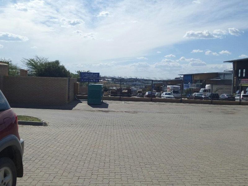 2424m2 A grade warehouse - TO LET - Photo 2