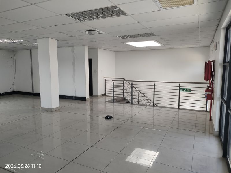 517m2  Warehouse  - TO LEASE - Photo 10