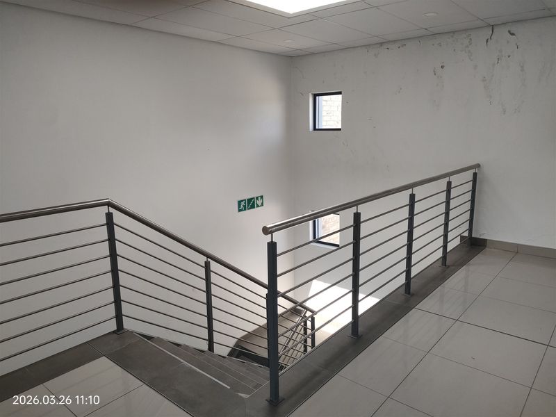 517m2  Warehouse  - TO LEASE - Photo 9