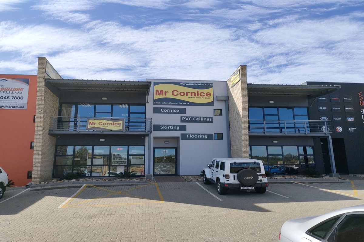 517m2  Warehouse  - TO LEASE - Photo 2