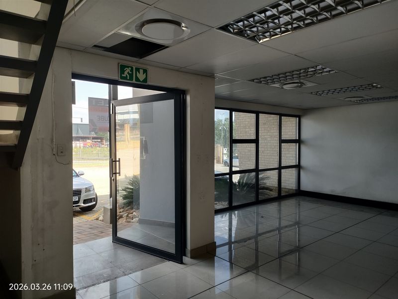 517m2  Warehouse  - TO LEASE - Photo 8
