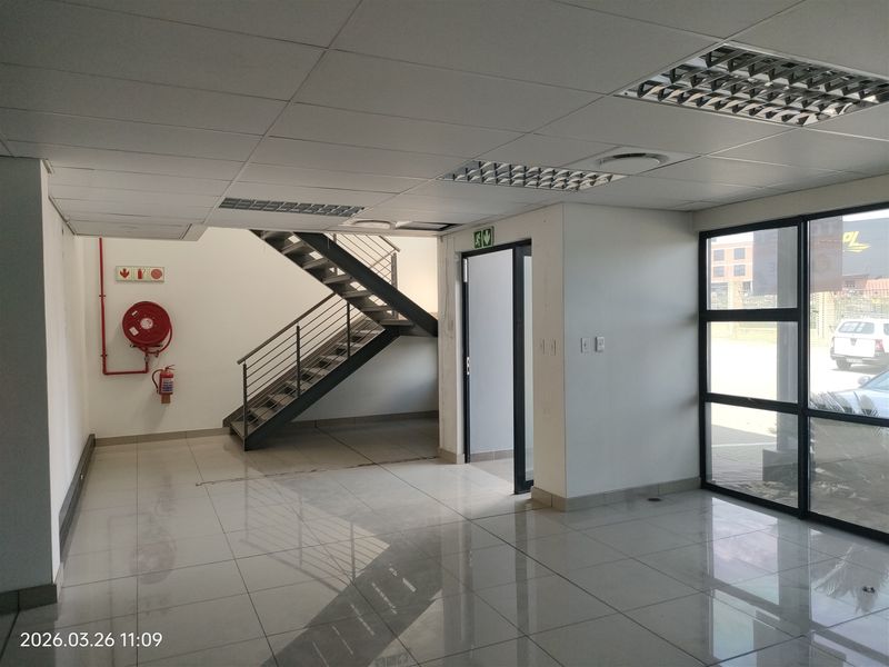 517m2  Warehouse  - TO LEASE - Photo 7