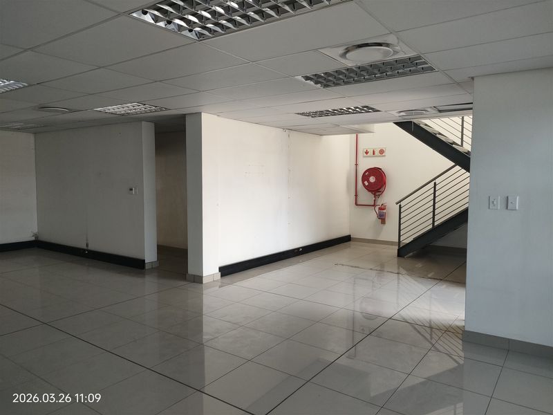517m2  Warehouse  - TO LEASE - Photo 6