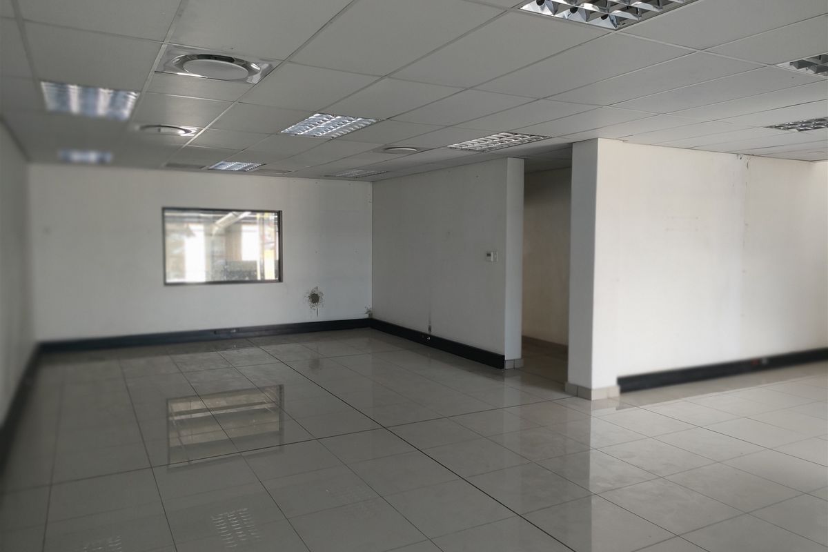517m2  Warehouse  - TO LEASE - Photo 5