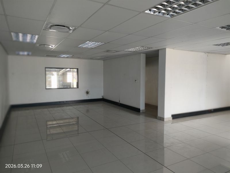 517m2  Warehouse  - TO LEASE - Photo 5