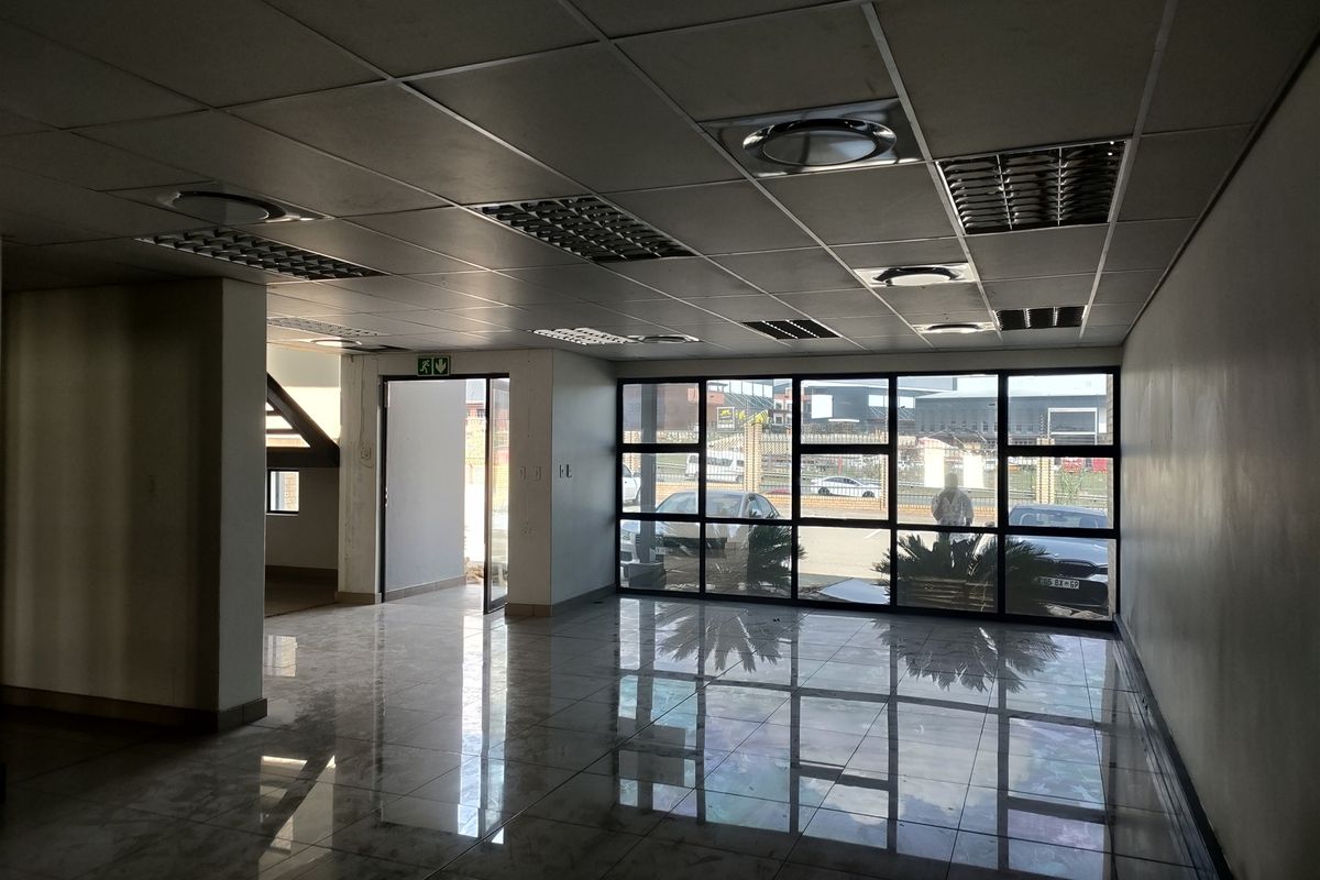 517m2  Warehouse  - TO LEASE - Photo 4