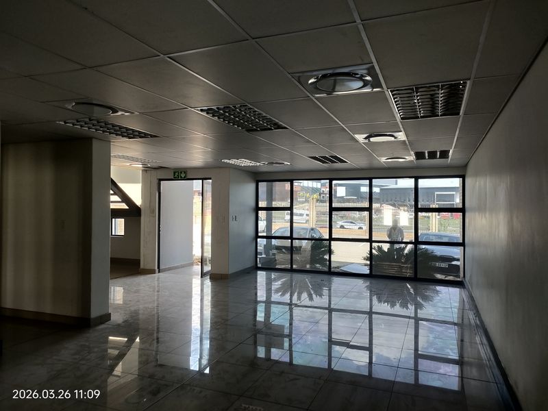517m2  Warehouse  - TO LEASE - Photo 4