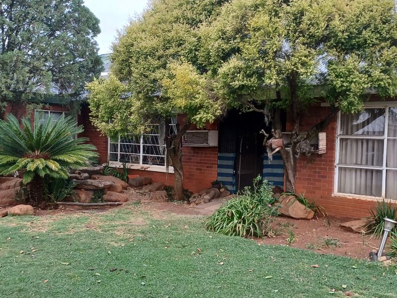 Excecutive style smallholding in Hattingspruit for sale - Photo 8