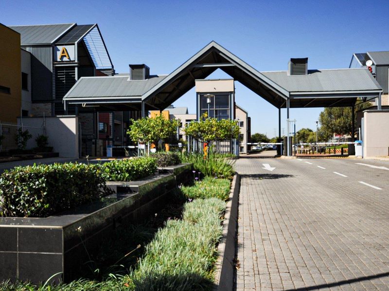 Irene Office Space with 24-Hour Security and Backup Utilities - Photo 2