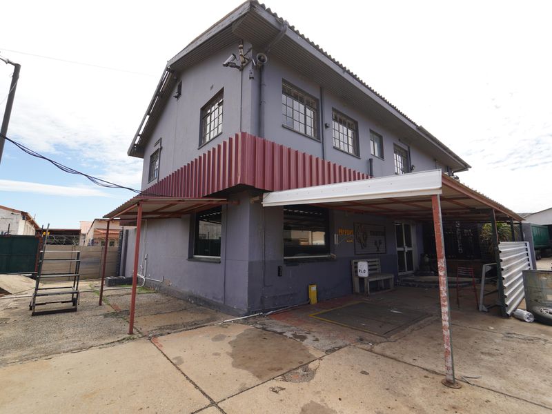 Industrieel: Erf sluit in Diesel-lisensie, Tenks en Weegbrug - Photo 2