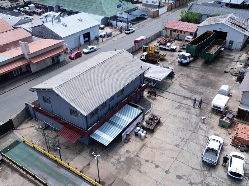 Industrieel: Erf sluit in Diesel-lisensie, Tenks en Weegbrug - Photo 9