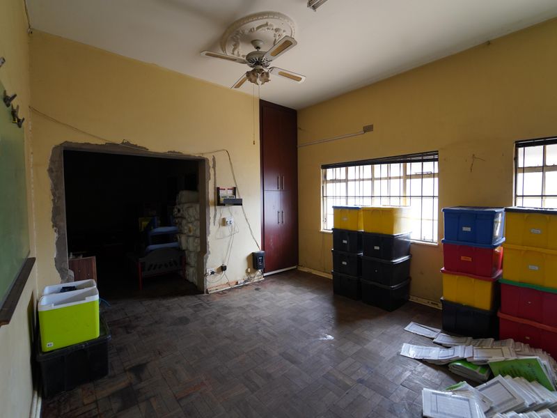 Industrieel: Erf sluit in Diesel-lisensie, Tenks en Weegbrug - Photo 8