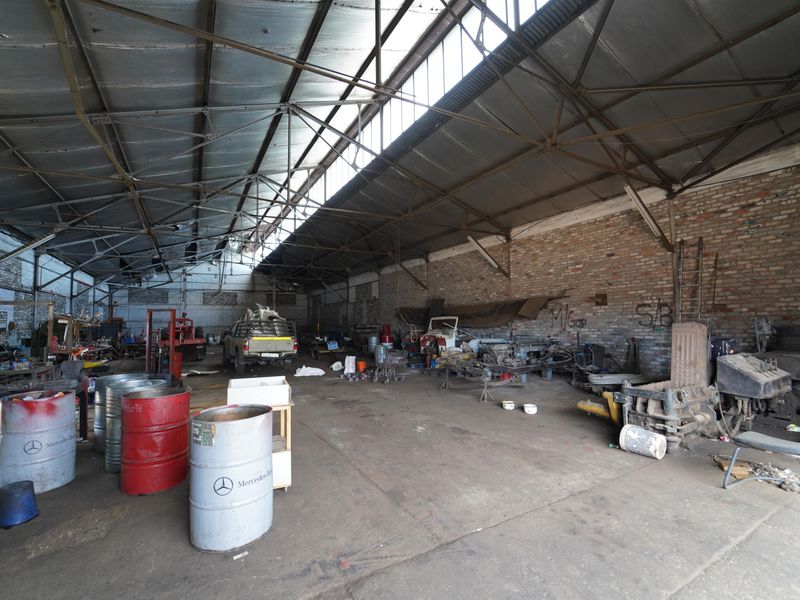 Industrieel: Erf sluit in Diesel-lisensie, Tenks en Weegbrug - Photo 7