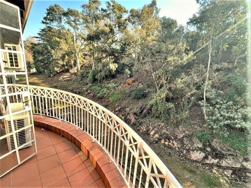 Commercial office space to rent in Parktown - Photo 8