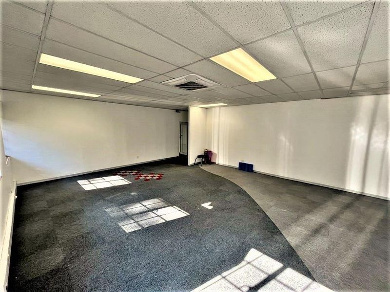 Commercial office space to rent in Parktown - Photo 9