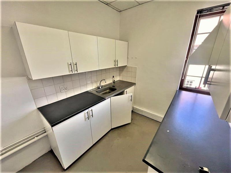 Commercial office space to rent in Parktown - Photo 7