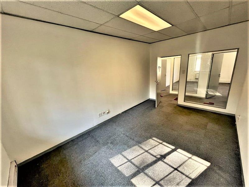 Commercial office space to rent in Parktown - Photo 6