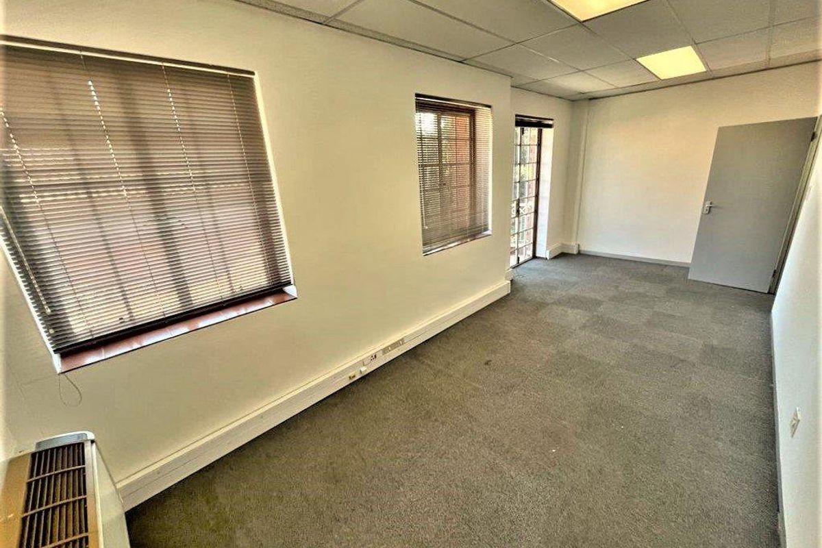 Commercial office space to rent in Parktown - Photo 4