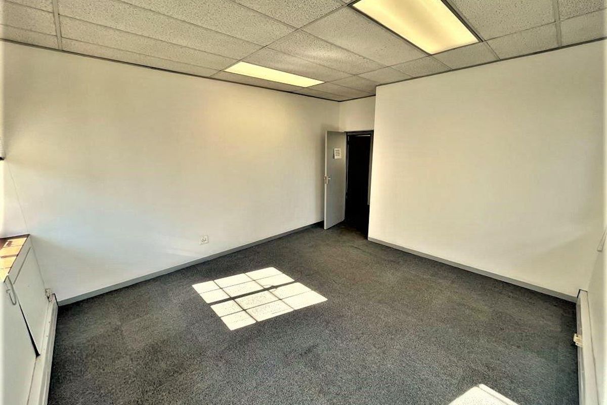 Commercial office space to rent in Parktown - Photo 3