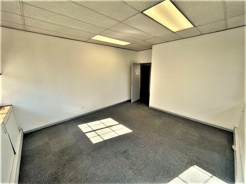 Commercial office space to rent in Parktown - Photo 3