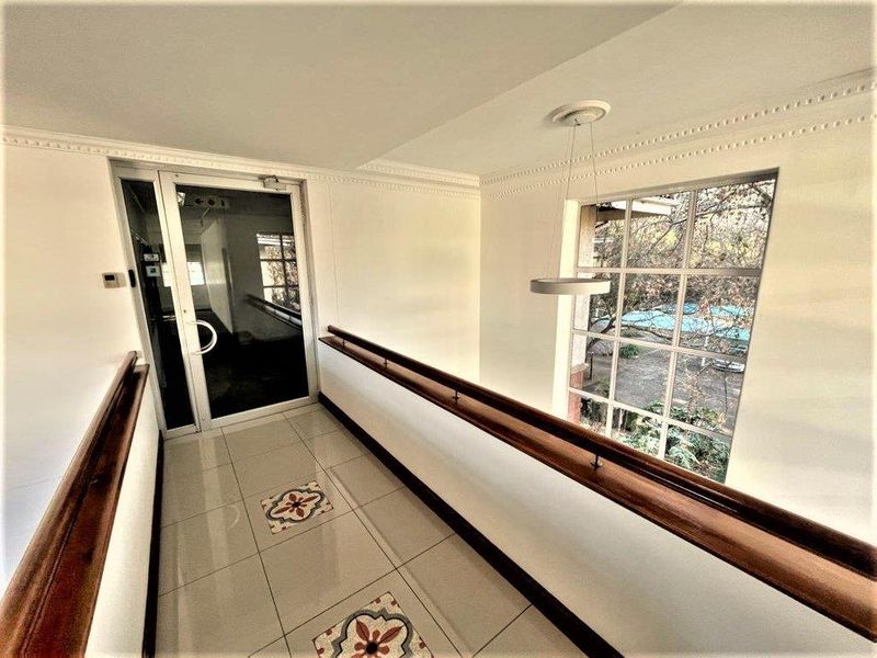 Commercial office space to rent in Parktown - Photo 2