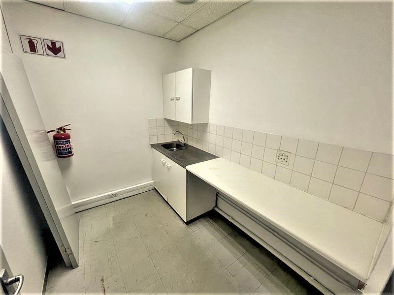 Commercial office space to rent in Parktown - Photo 8