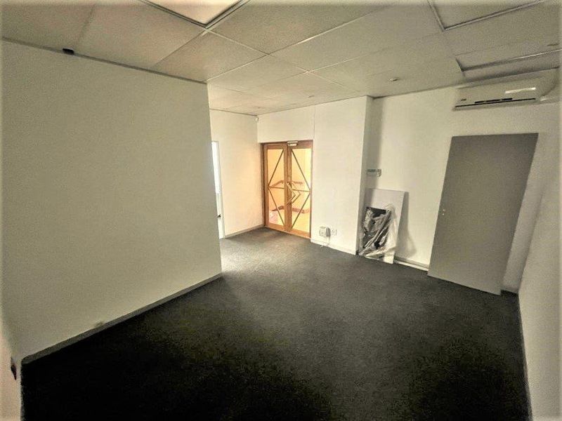 Commercial office space to rent in Parktown - Photo 7