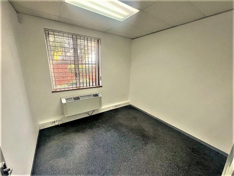 Commercial office space to rent in Parktown - Photo 5