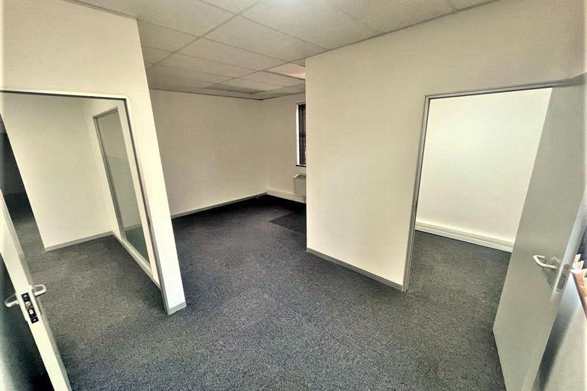 Commercial office space to rent in Parktown - Photo 4