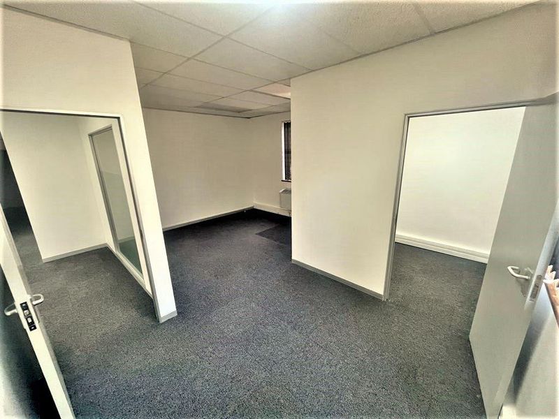 Commercial office space to rent in Parktown - Photo 4