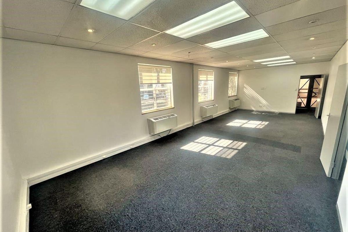 Commercial office space to rent in Parktown - Photo 3