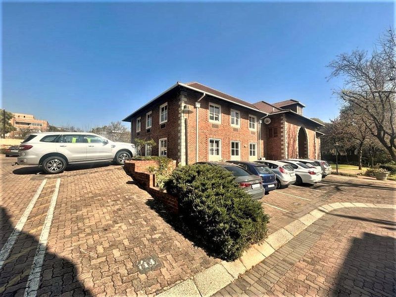 Commercial office space to rent in Parktown - Photo 10