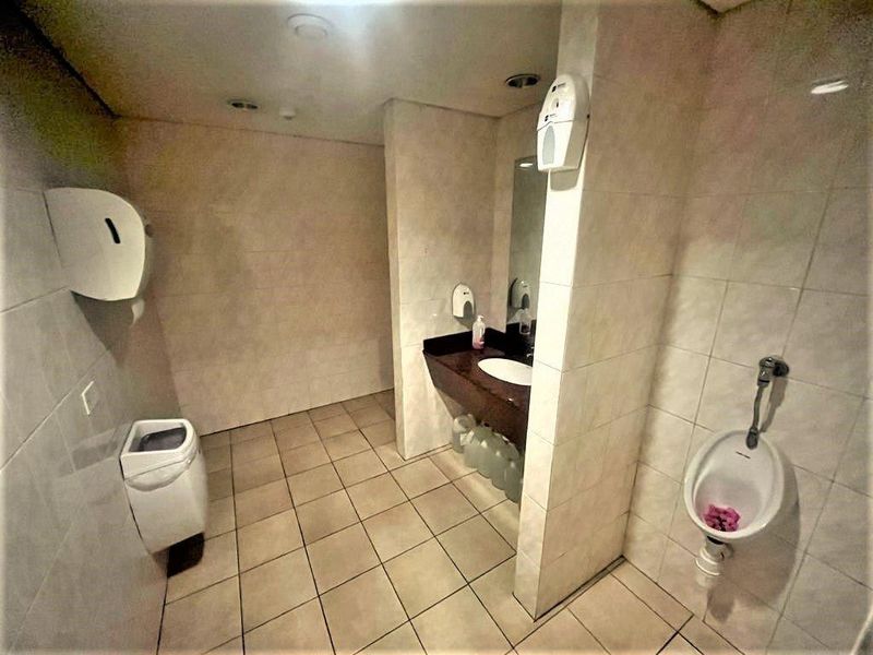 Commercial office space to rent in Parktown - Photo 9