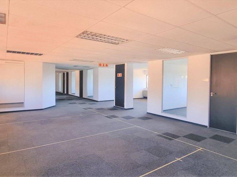 Offices to let in Woodmead Office Park - Photo 8