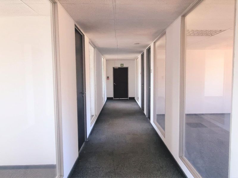 Offices to let in Woodmead Office Park - Photo 9