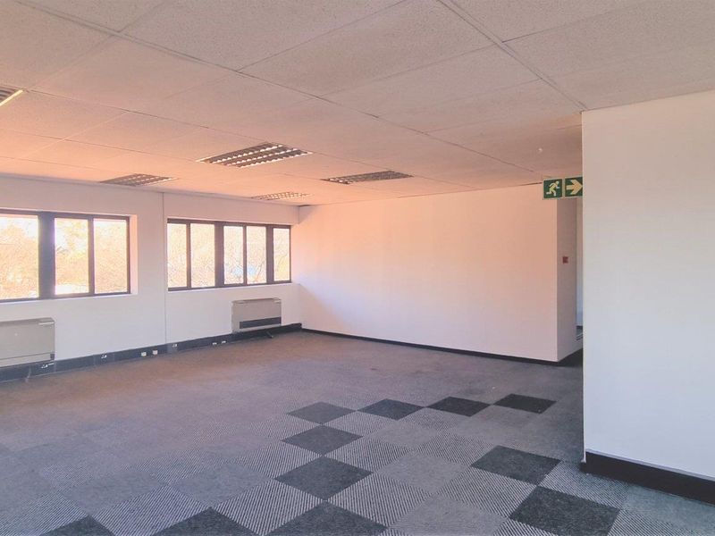 Offices to let in Woodmead Office Park - Photo 10