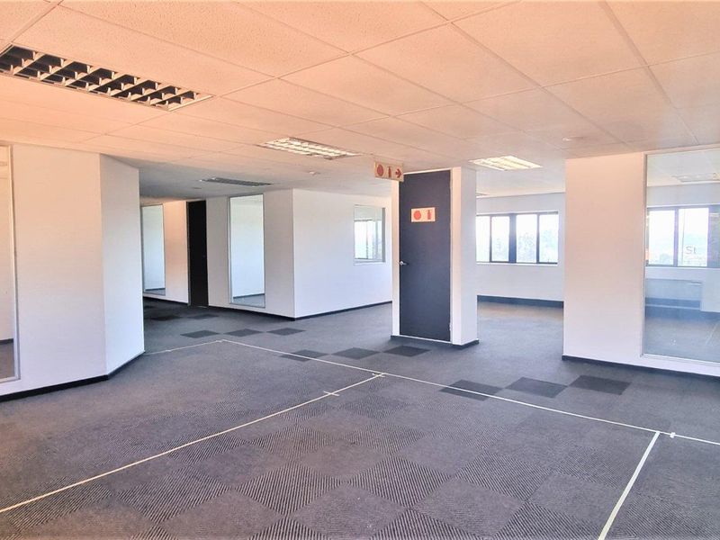 Offices to let in Woodmead Office Park - Photo 7