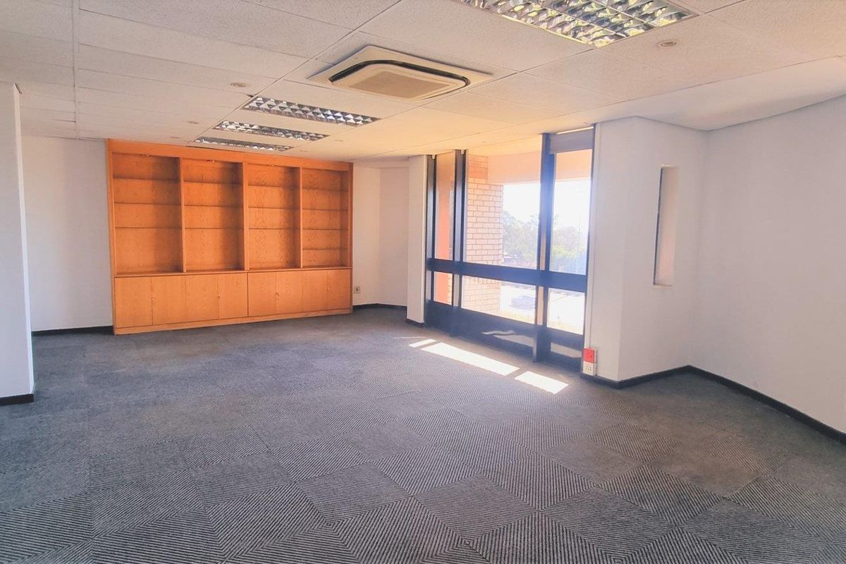 Offices to let in Woodmead Office Park - Photo 5