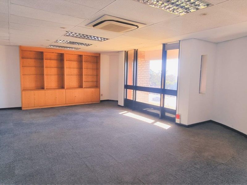 Offices to let in Woodmead Office Park - Photo 5
