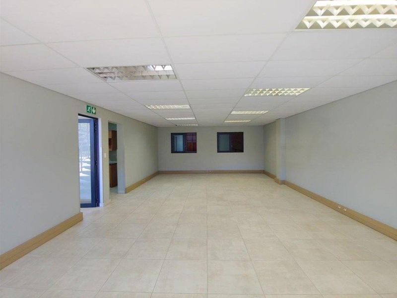 1558m2  "A" grade warehouse TO LET - Photo 5