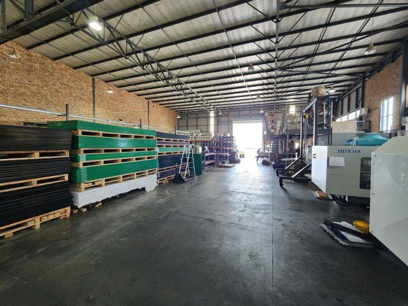 1558m2  "A" grade warehouse TO LET - Photo 10