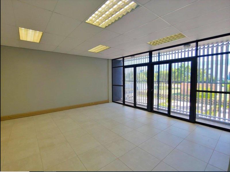1558m2  "A" grade warehouse TO LET - Photo 8