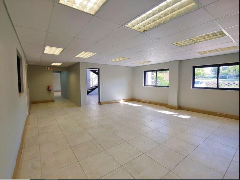 1558m2  "A" grade warehouse TO LET - Photo 3